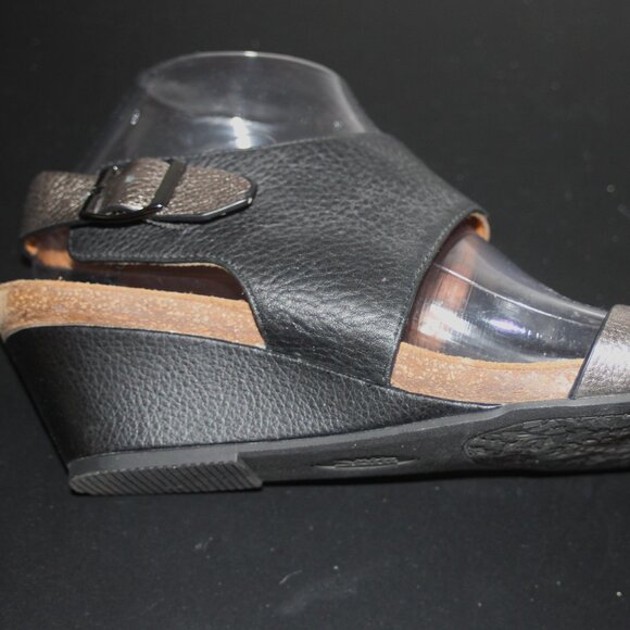 NICE LADIES SOFFT LOW WEDGE SANDALS - BLK/BRONZE LEATHER - 10 WIDE - Picture 6 of 8